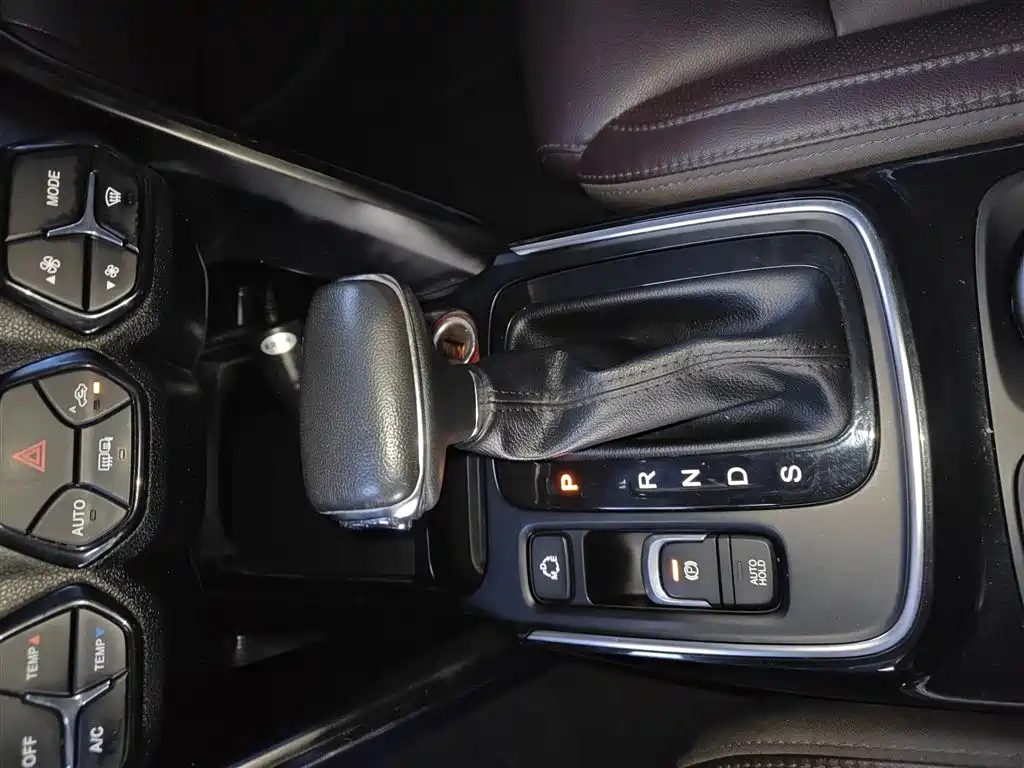 GAC Trumpchi Trumpchi GS4 2018 235T Automatic 2WD Luxury Smart Connect фото 14