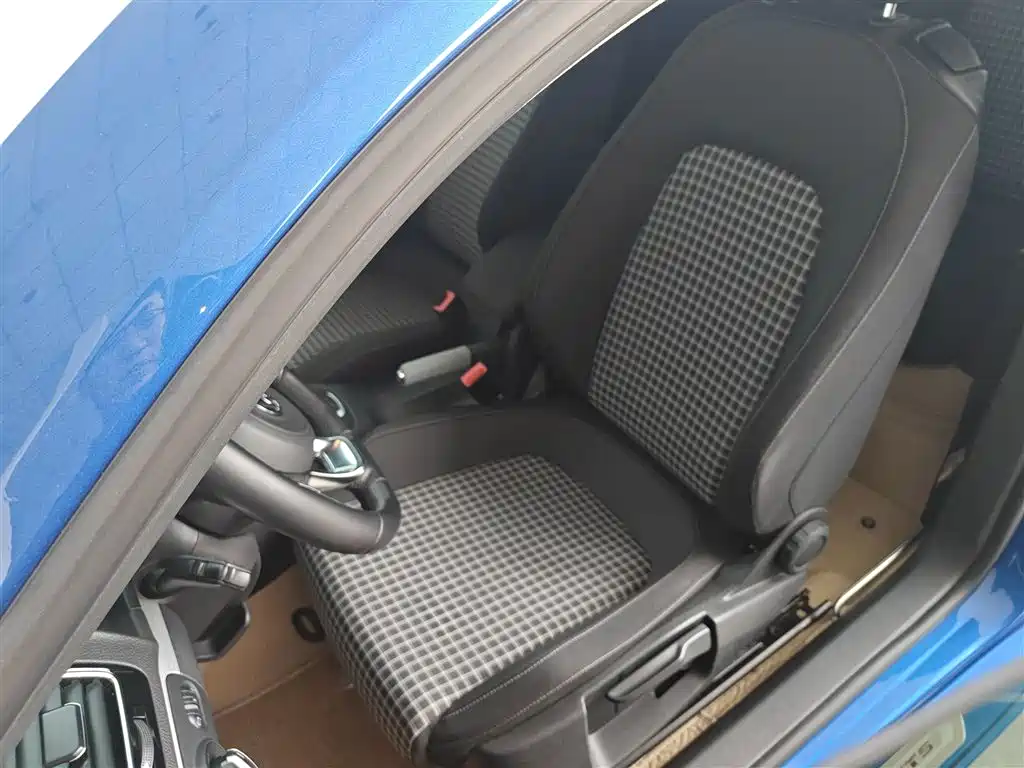 Volkswagen Scirocco 2015 1.4TSI Trend Edition фото 15