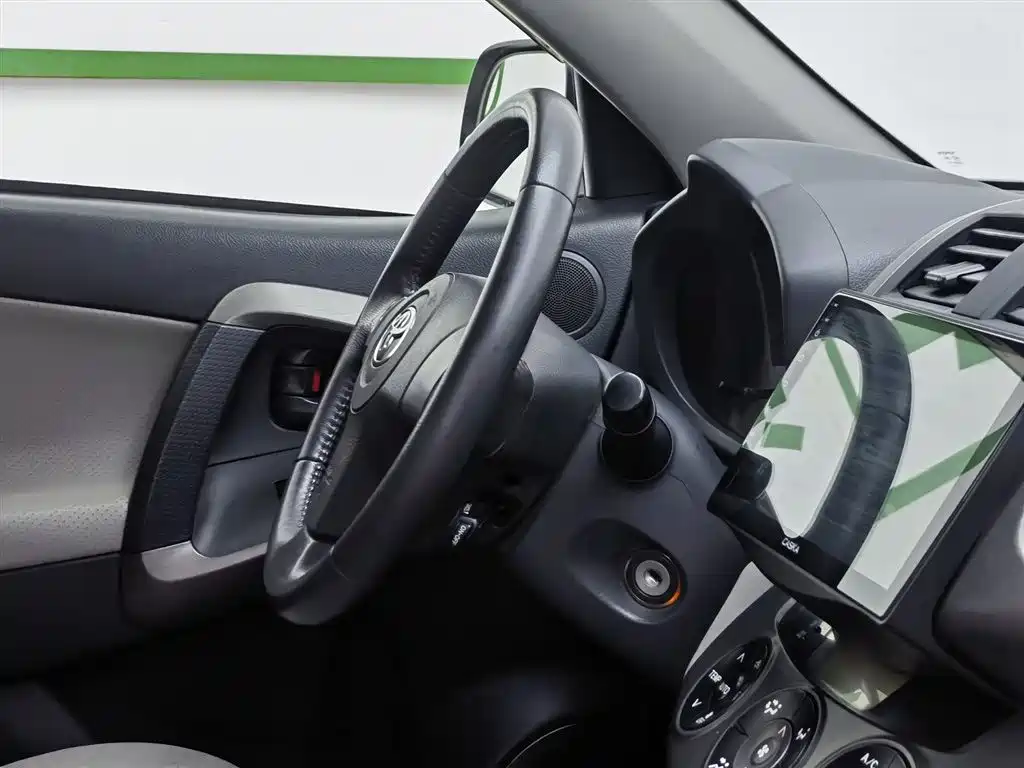 Toyota RAV4 Rongfang 2010 2.0L Automatic Luxury Upgrade Edition фото 22