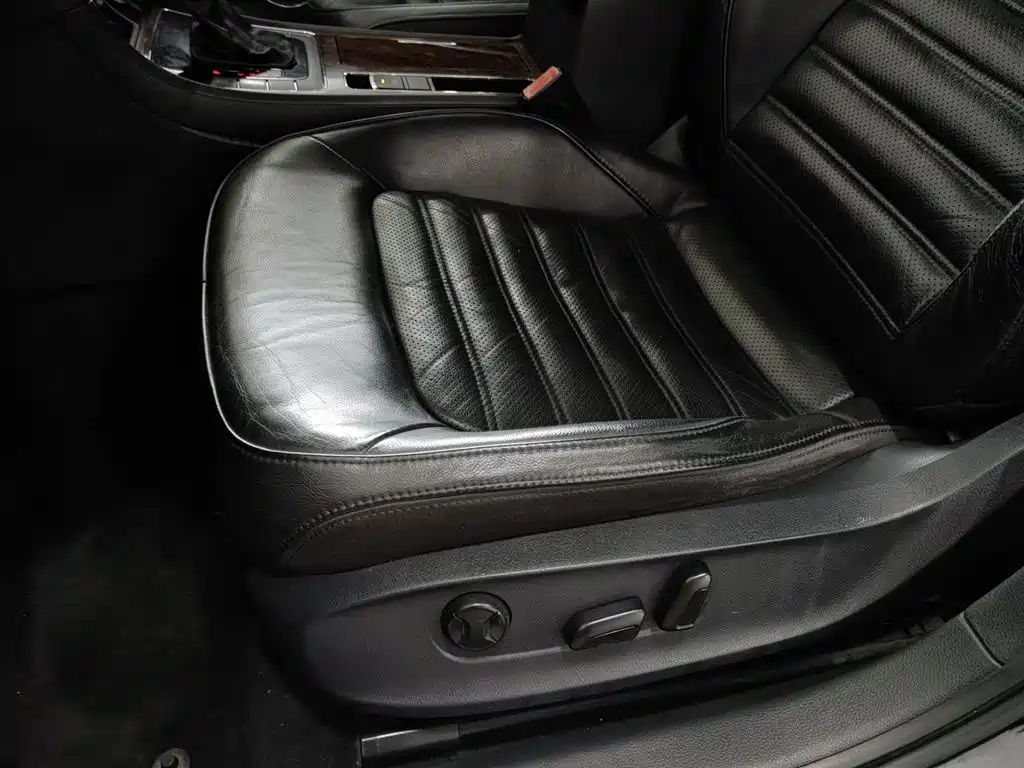 Volkswagen Passat 2011 1.8TSI DSG Royal Edition фото 20