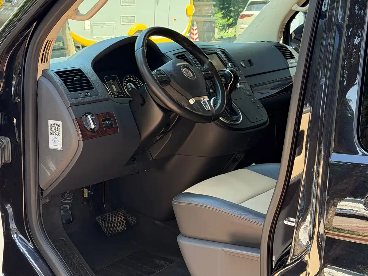 Volkswagen Multivan 2012 2.0TSI 4WD Premium фото 8