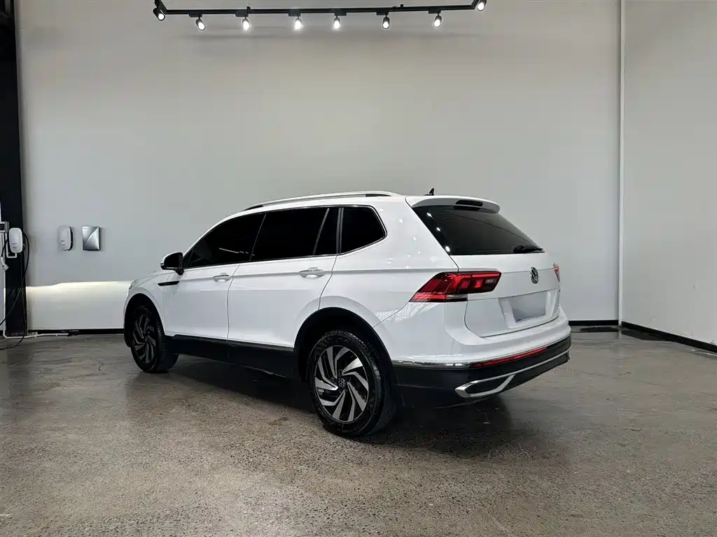 Volkswagen Tiguan L 2023 300TSI Automatic 2WD Smart Enjoyment Edition фото 7