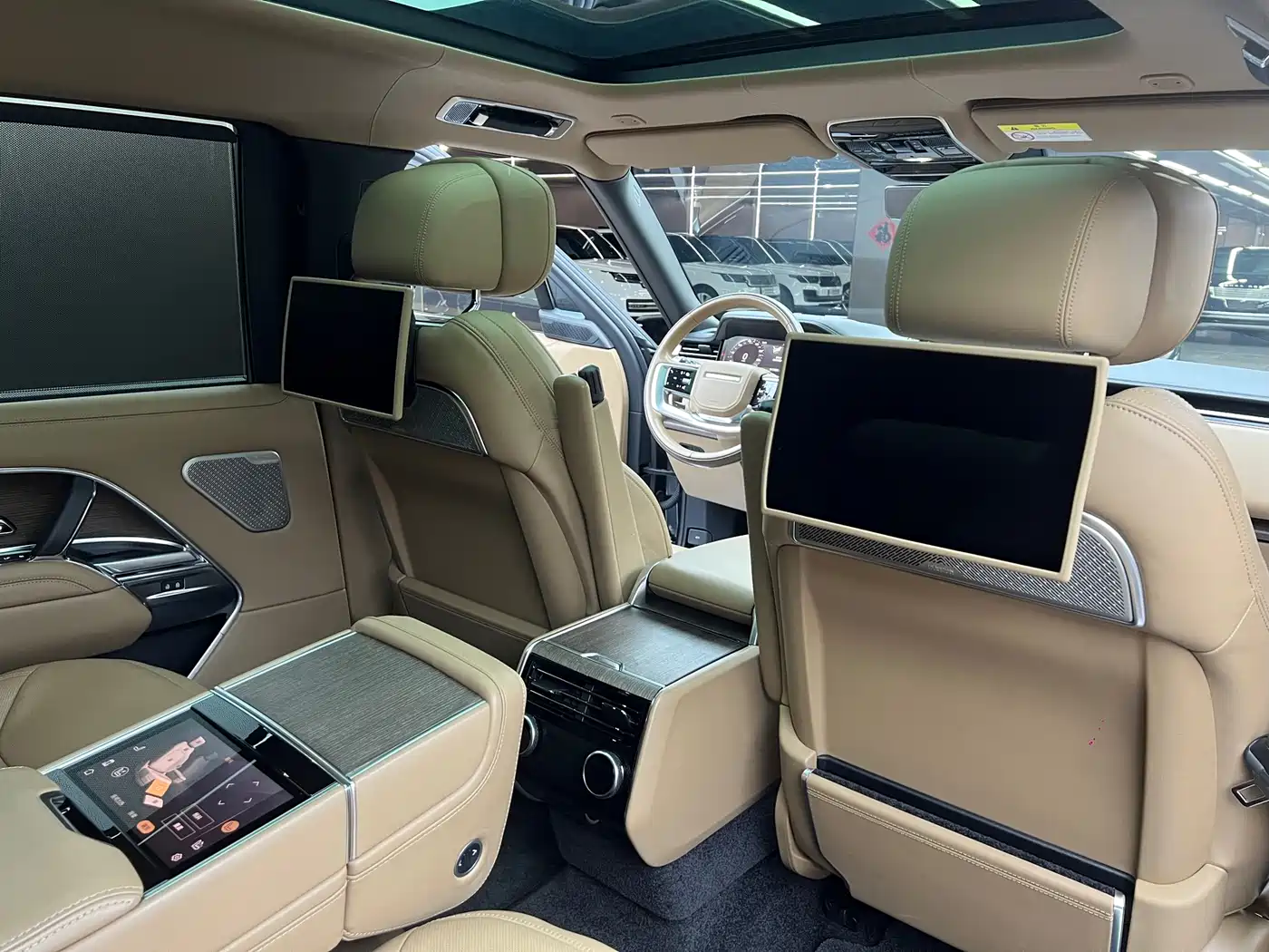 Land Rover Range Rover 2023 3.0 L6 400PS Exemplary Long Wheelbase фото 8