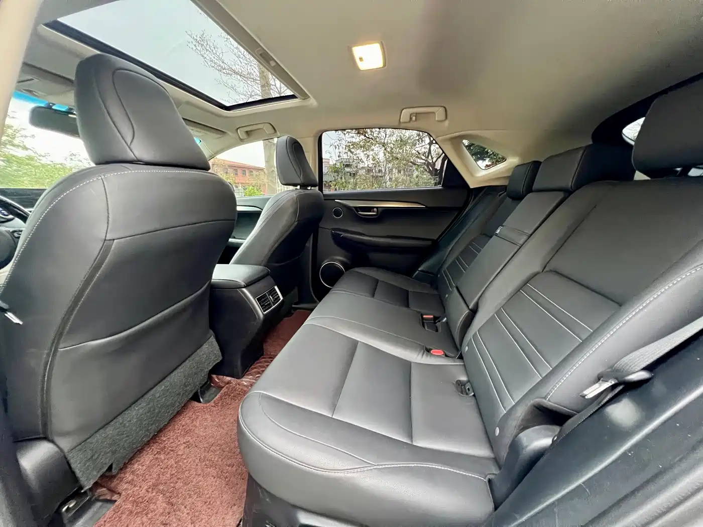 Lexus NX 2015 300h FWD Luxury фото 5