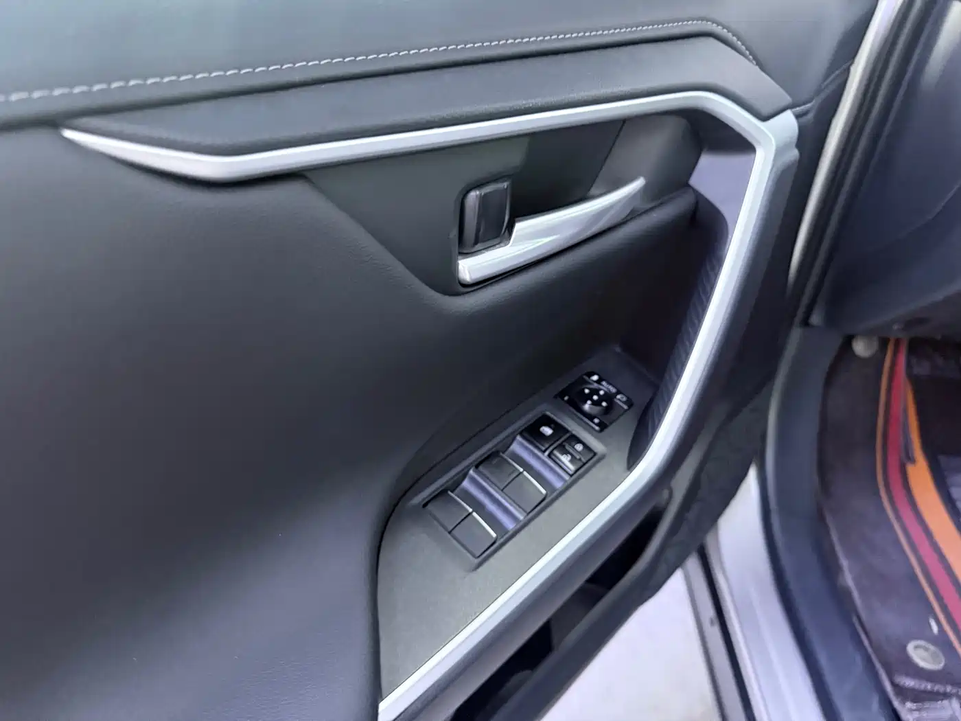 Toyota Wildlander 2024 Hybrid 2.5L E-CVT FWD Luxury PLUS Edition фото 8