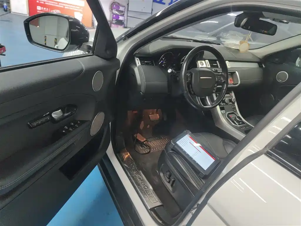 Land Rover Range Rover Evoque 2018 240PS SE DYNAMIC Smart Edition фото 12