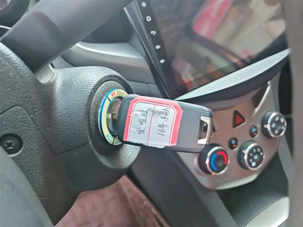 Chevrolet Aveo 2014 Hatchback 1.4SL MT Comfort Edition фото 9