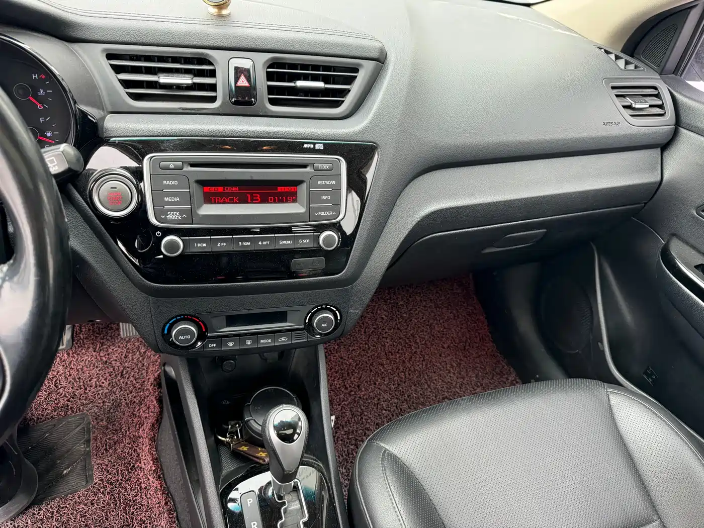 Kia K2 2015 Hatchback 1.6L AT Premium фото 14