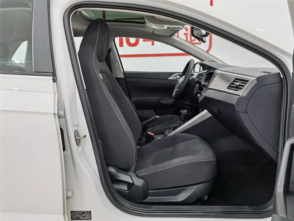 Volkswagen Polo 2019 Plus 1.5L Automatic Panorama Enjoyment Edition фото 23