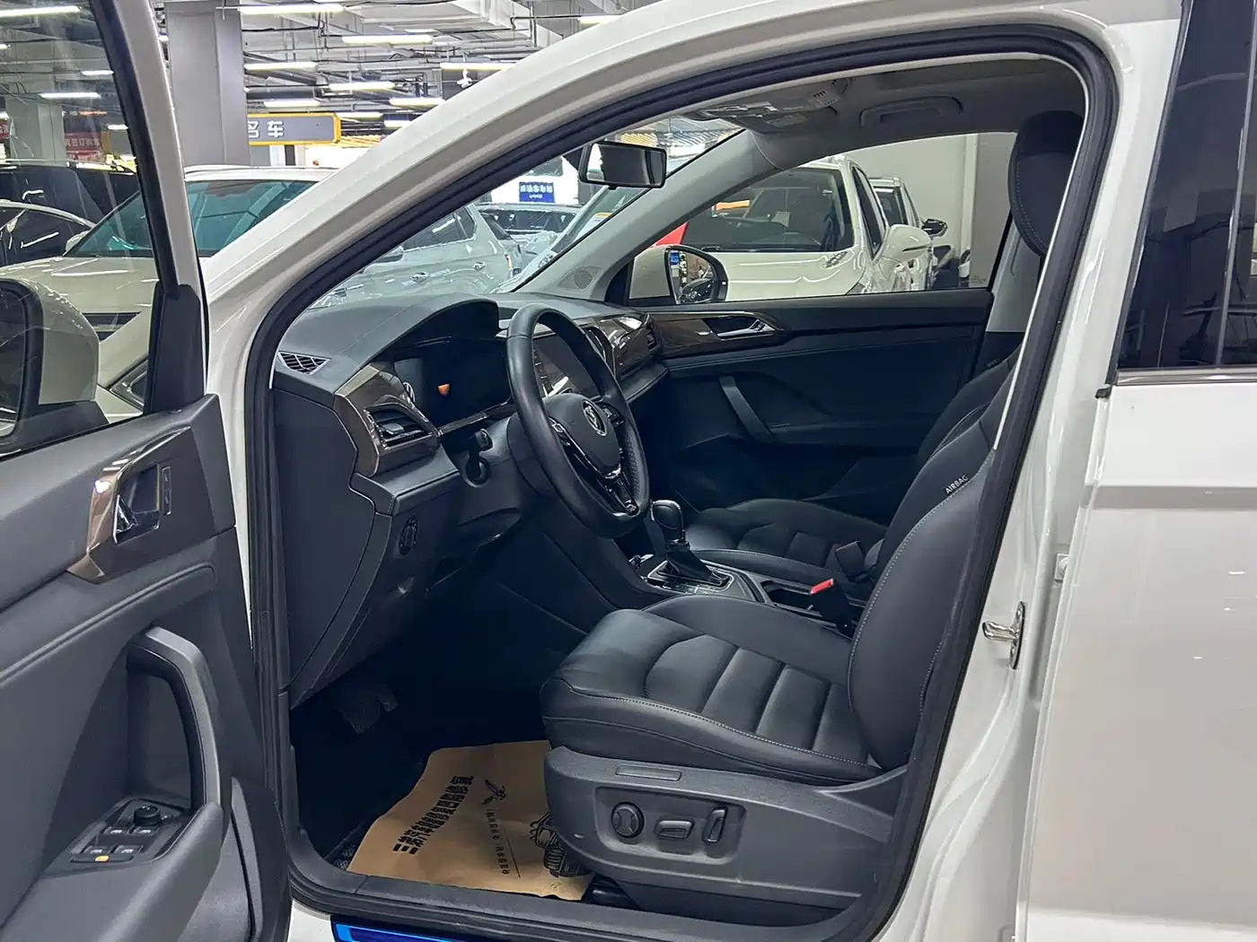 Volkswagen Tharu 2022 280TSI FWD Luxury Edition фото 9