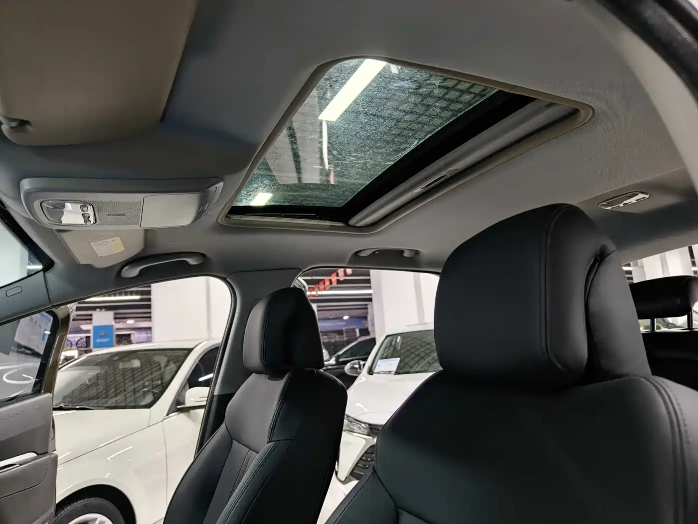 Peugeot 3008 2016 2.0L Automatic Standard Edition фото 12