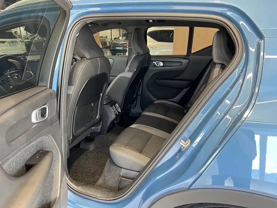 Photo 11 - Volvo XC40