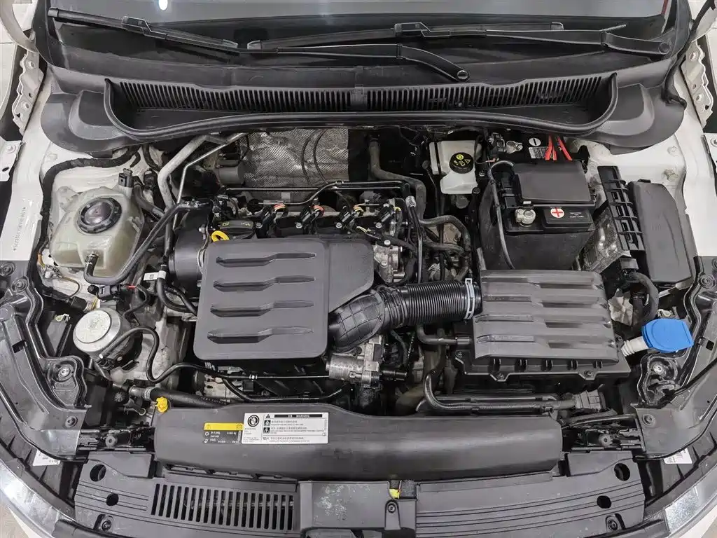 Volkswagen Polo 2019 Plus 1.5L Automatic Panorama Enjoyment Edition фото 6