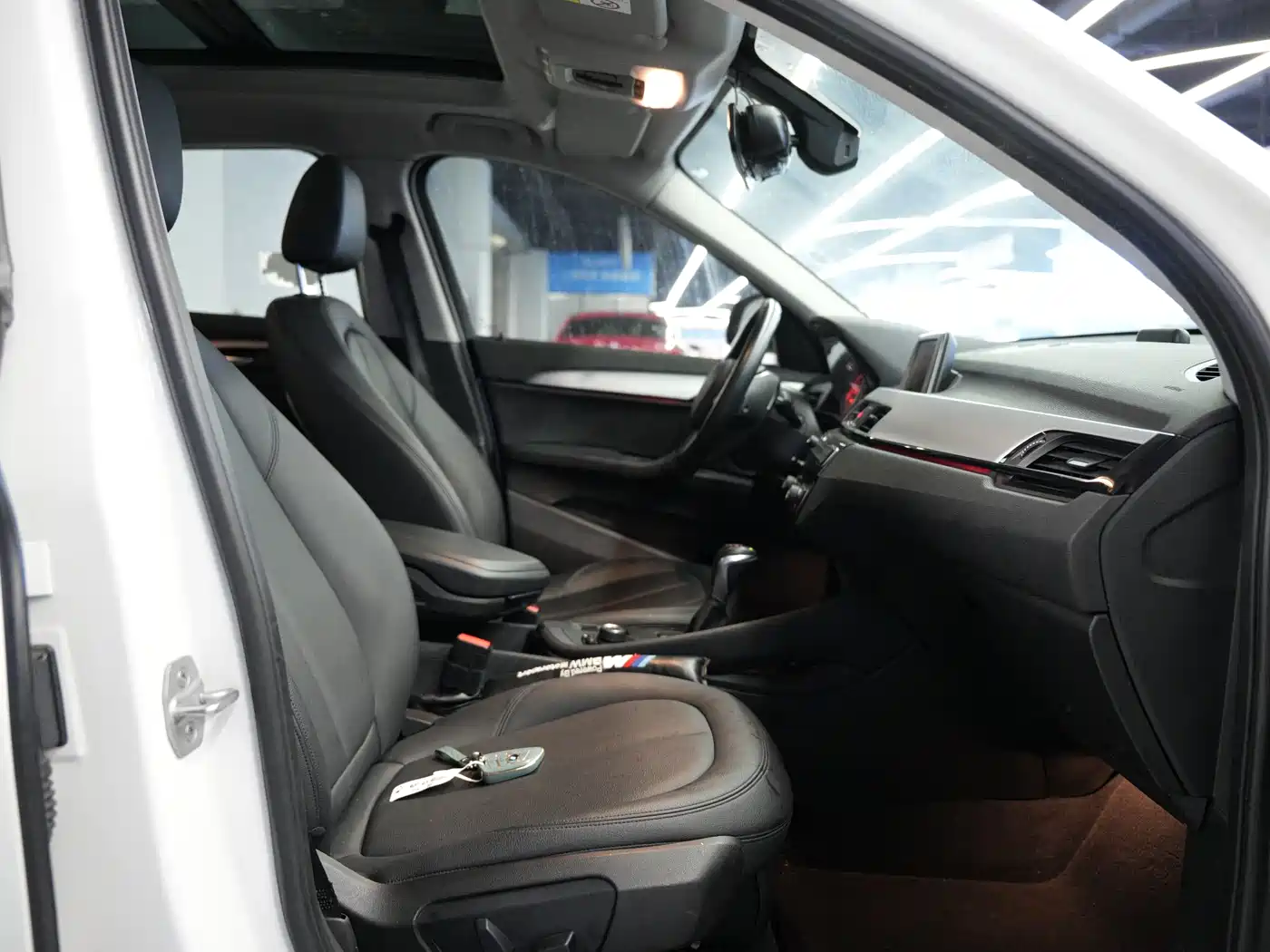 BMW X1 2016 sDrive18Li Premium Model фото 16