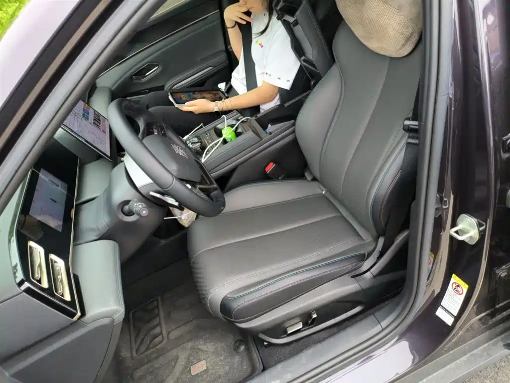 BYD Qin L 2025 DM-i Smart Drive 80KM Premium фото 8