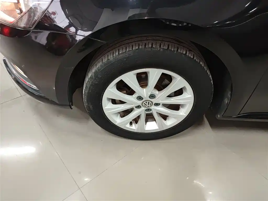 Volkswagen Lavida 2017 1.6L Manual Comfort Edition фото 23