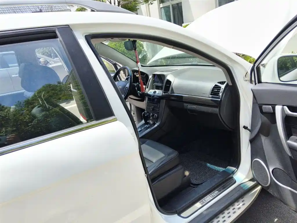 Chevrolet Captiva 2015 2.4L AWD Flagship 7-Seater фото 20