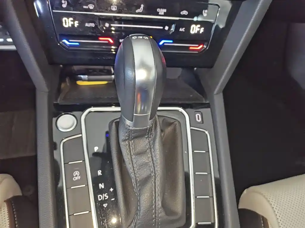 Volkswagen Magotan 2023 Model 2 Million Commemorative Edition 330TSI DSG Luxury фото 14