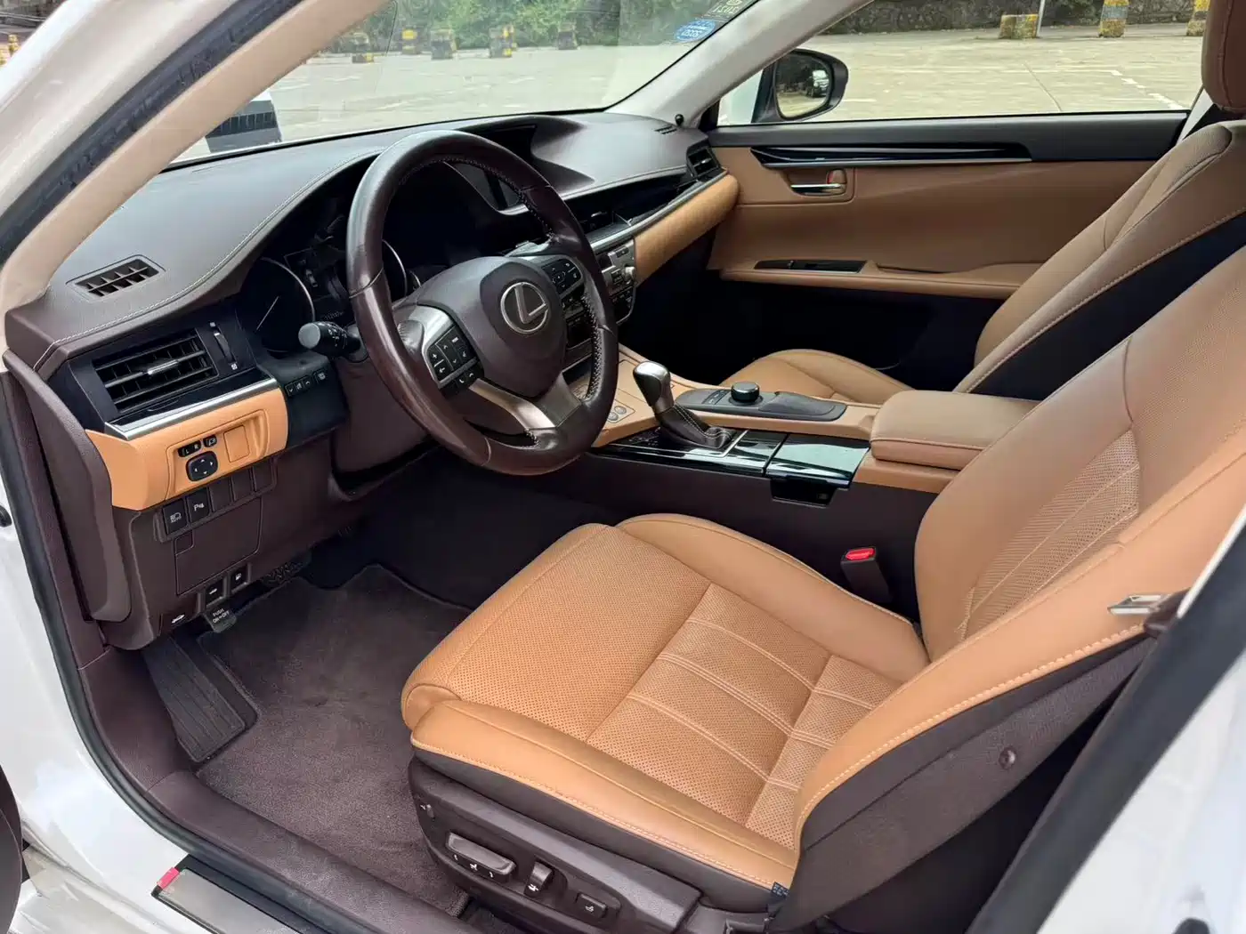 Lexus ES 2015 200 Comfort Edition фото 6