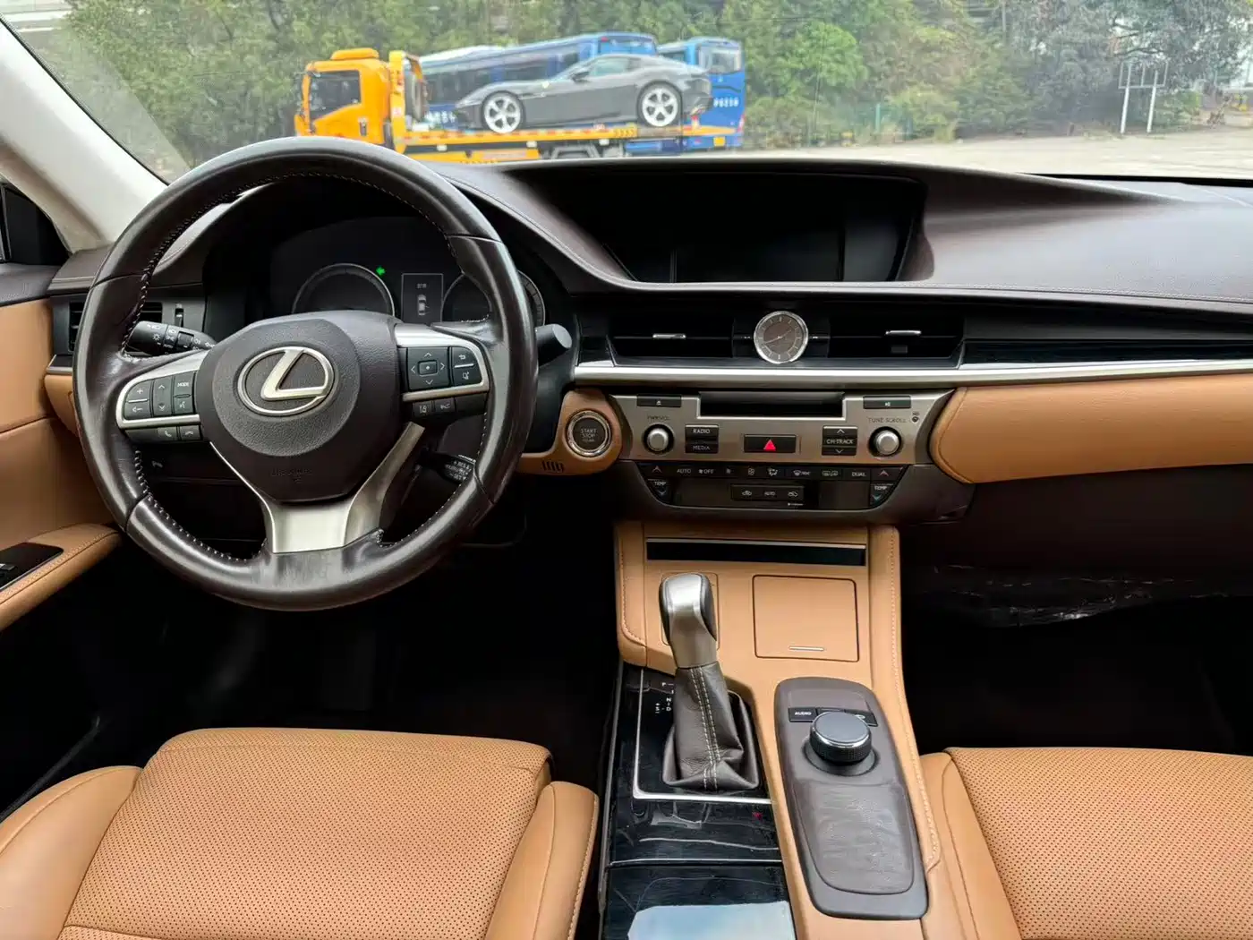Lexus ES 2015 200 Comfort Edition фото 11