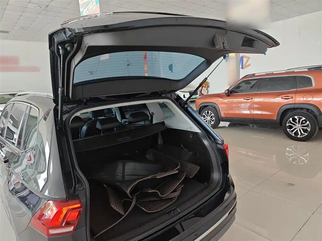 Volkswagen Tiguan L 2018 Facelift 330TSI Automatic 2WD Luxury Edition фото 19