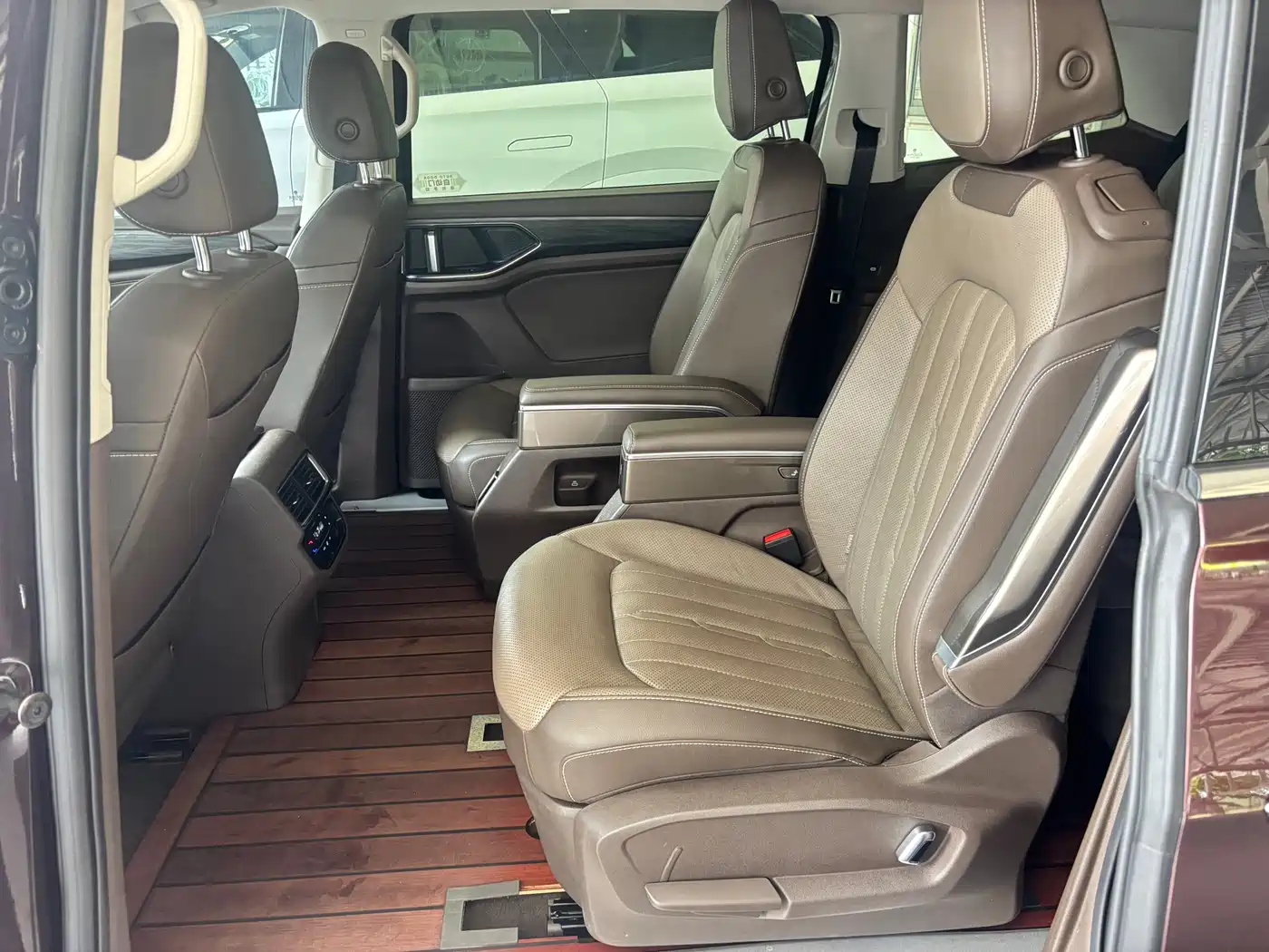 Volkswagen Viloran 2022 380TSI Premium Edition фото 6