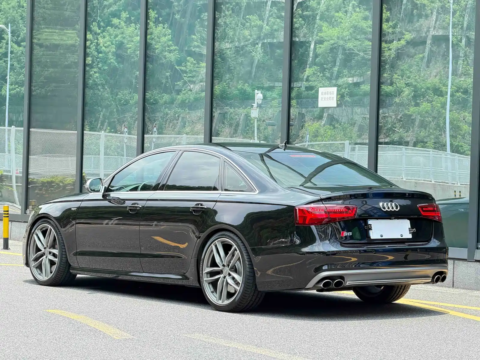 Photo 6 - Audi S6