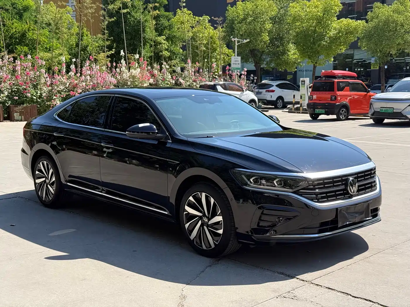 Volkswagen Passat 2024 380TSI Luxury фото 3