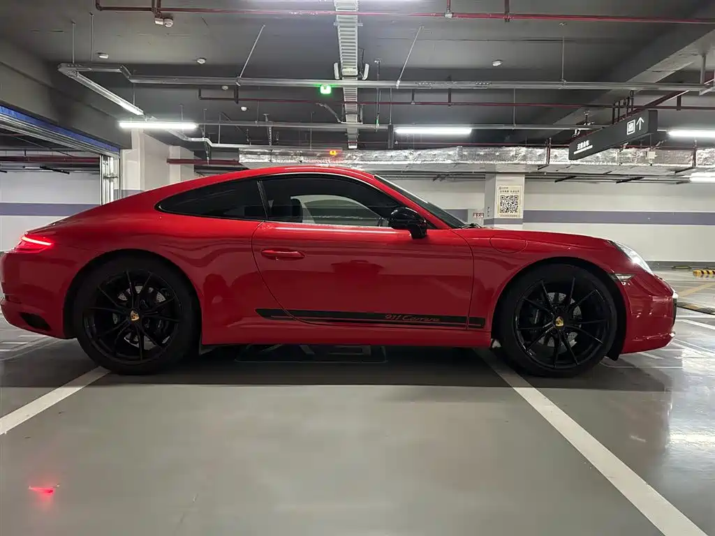 PORSCHE 911