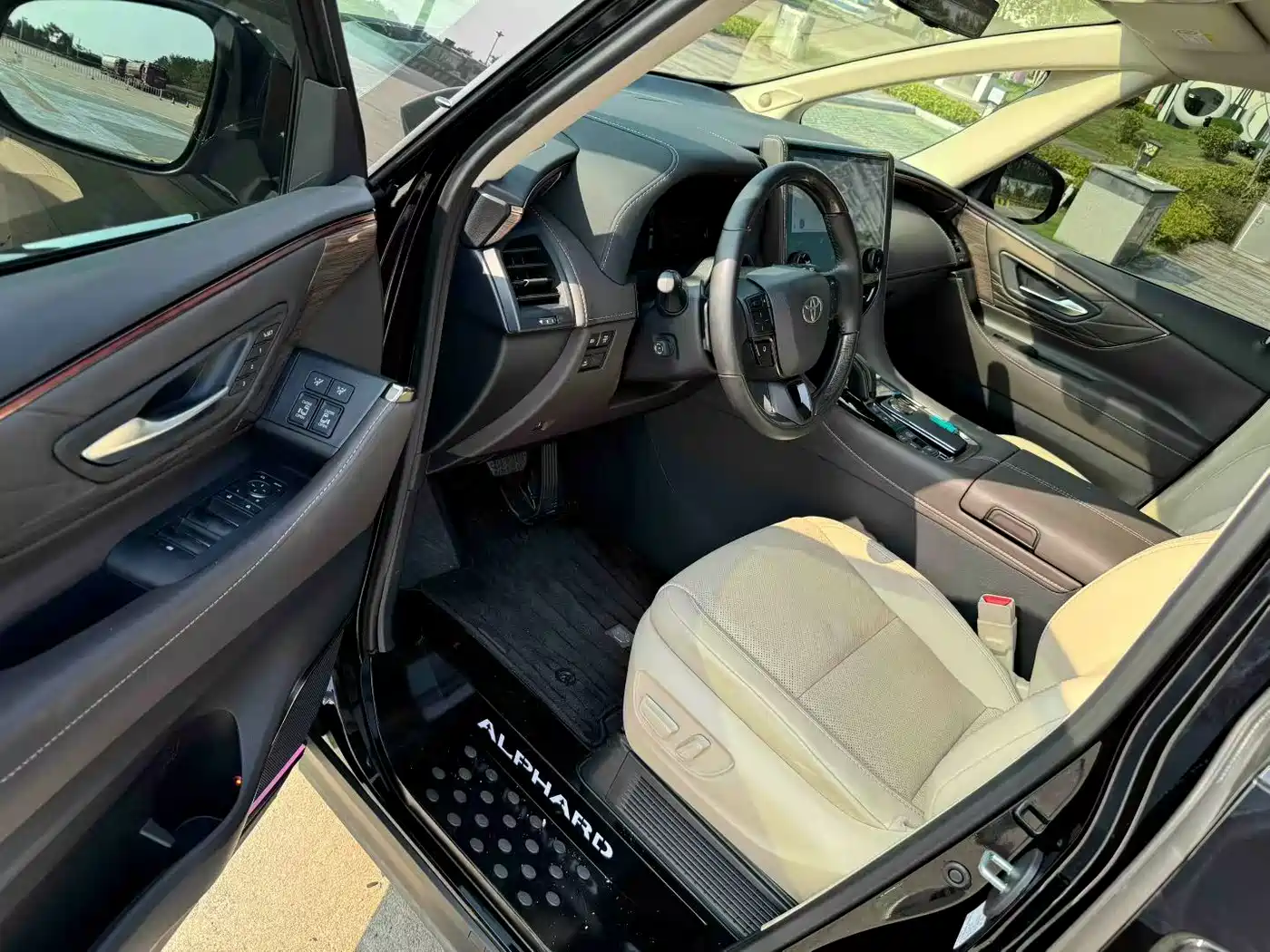 Toyota Alphard 2024 Hybrid 2.5L Ultimate Enjoyment Edition фото 2