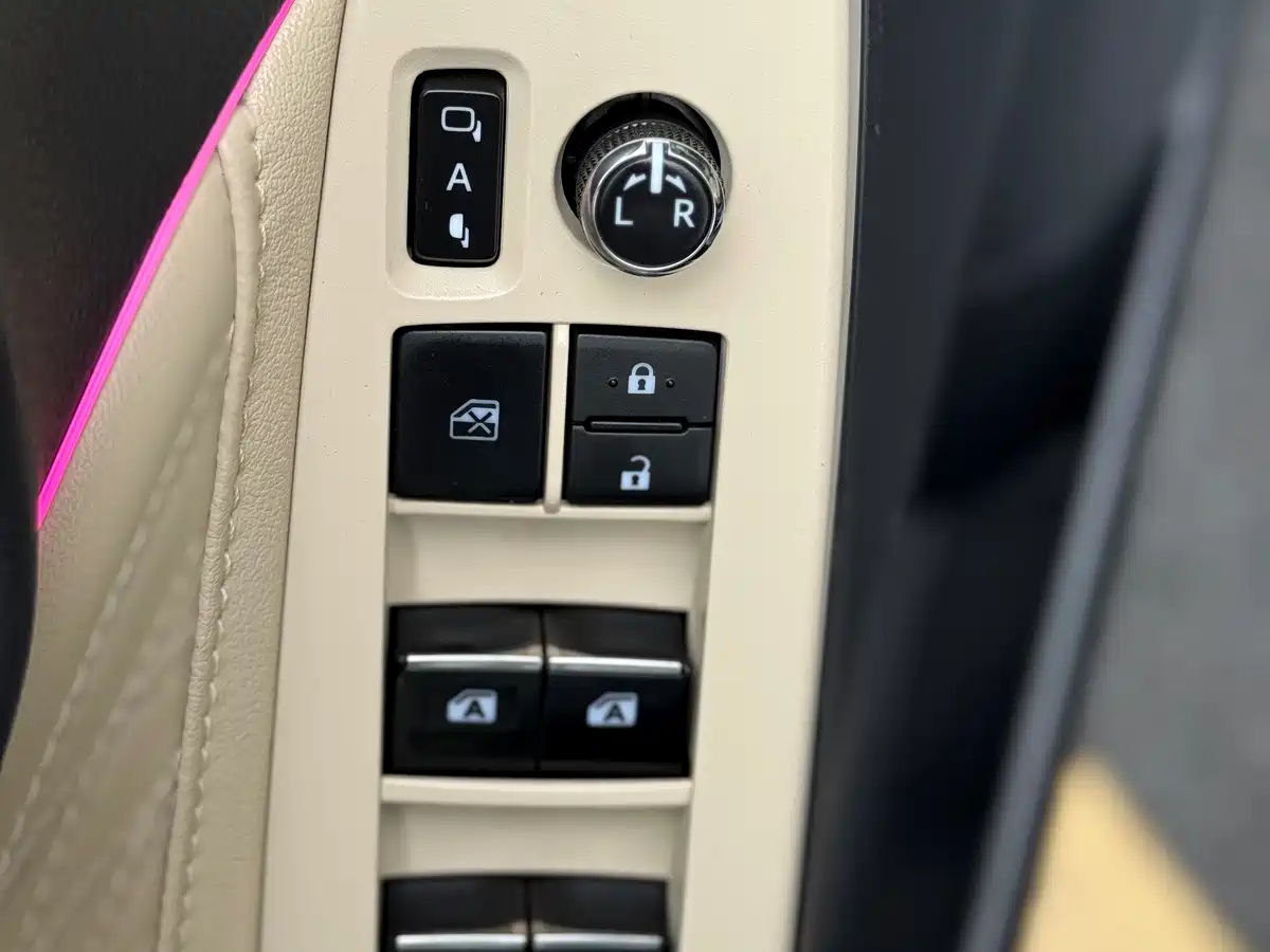 Toyota Avalon 2022 2.5L Touring Premium Edition фото 23