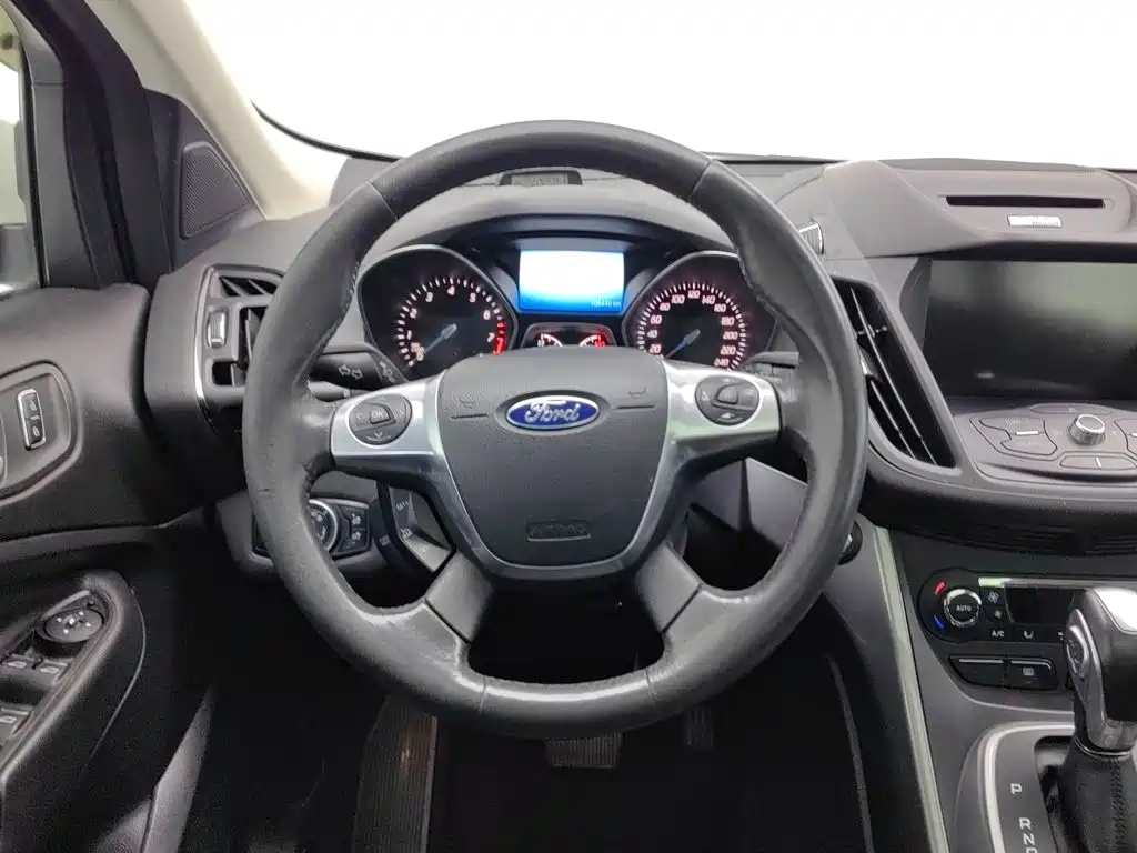 Фото 11 - Ford Kuga