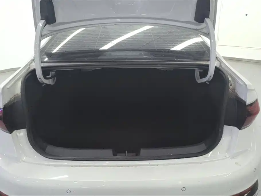 Volkswagen Sagitar 2023 300TSI DSG Surpassing Edition фото 4
