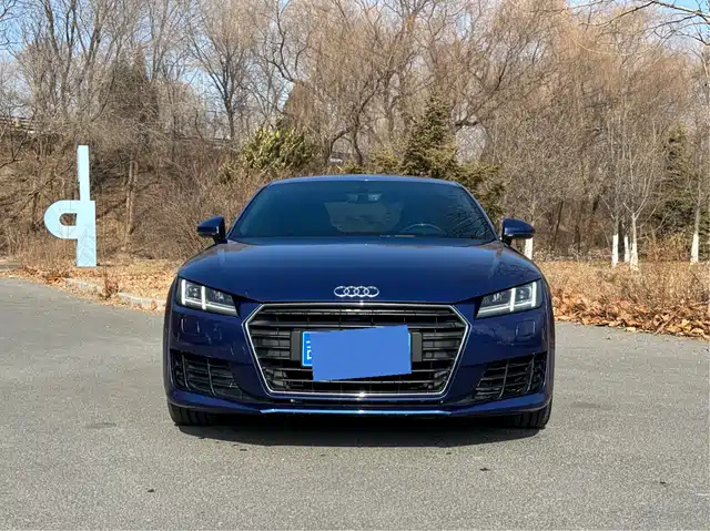 AUDI TT