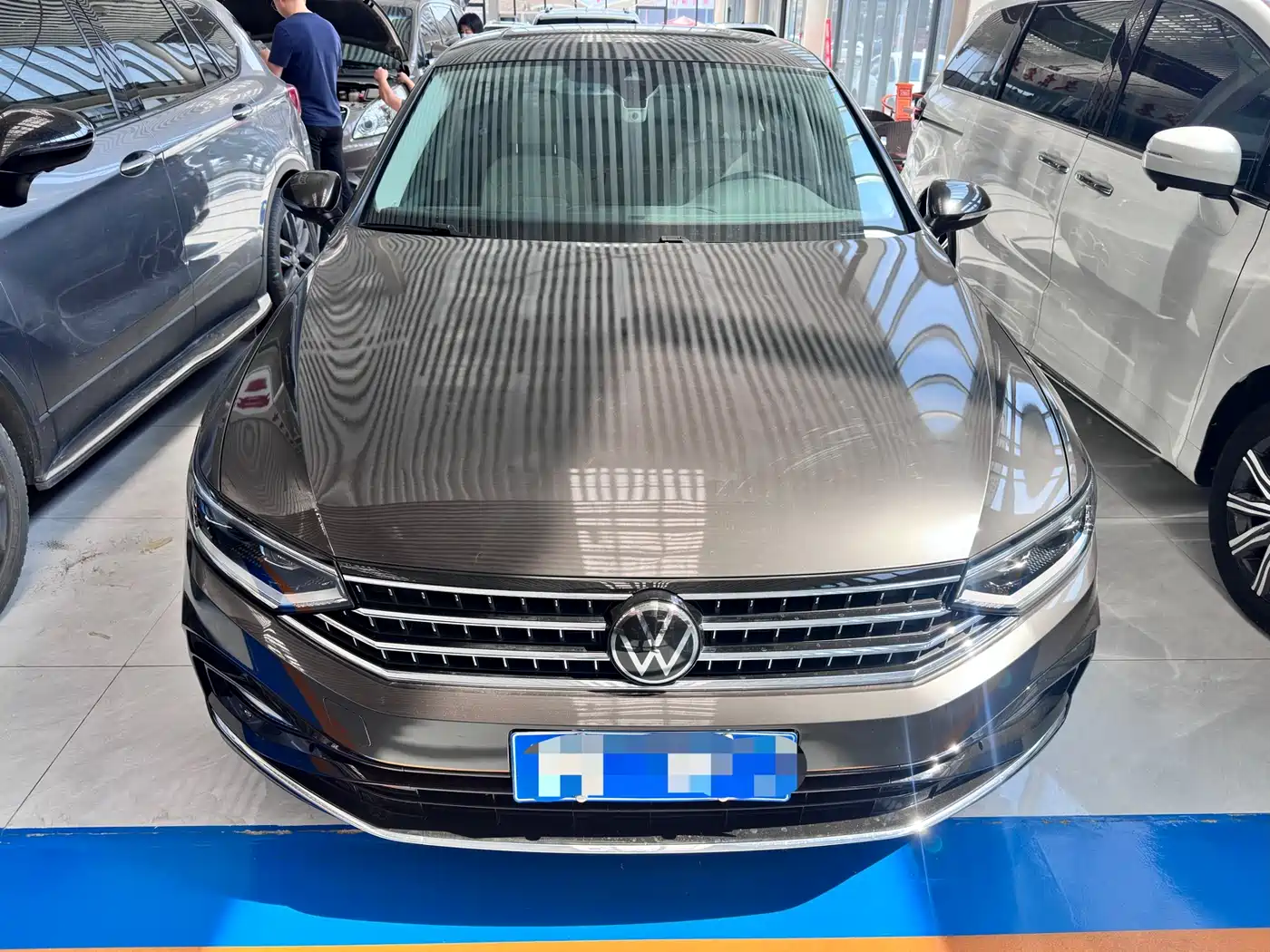 Volkswagen Magotan 2023 Model 2 Million Commemorative Edition 330TSI DSG Luxury фото 2