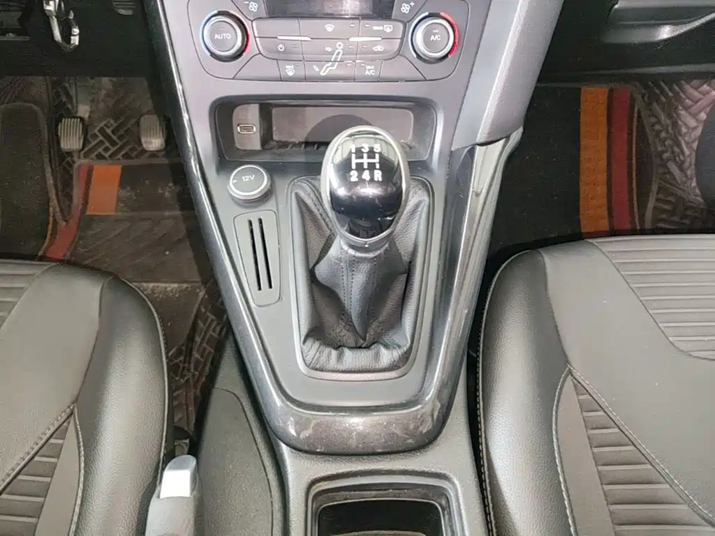 Фото 11 - Ford Focus