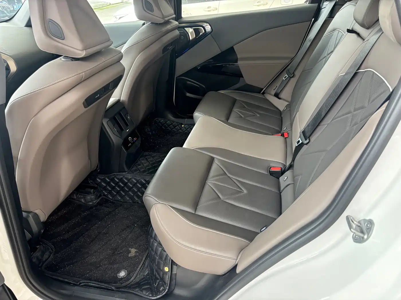 BMW X3 2025 xDrive30L Premium Model M Sport Black Package фото 7