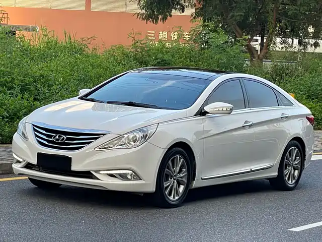 Hyundai Sonata 2014 2.4L Automatic Leading Edition China IV — фото 1
