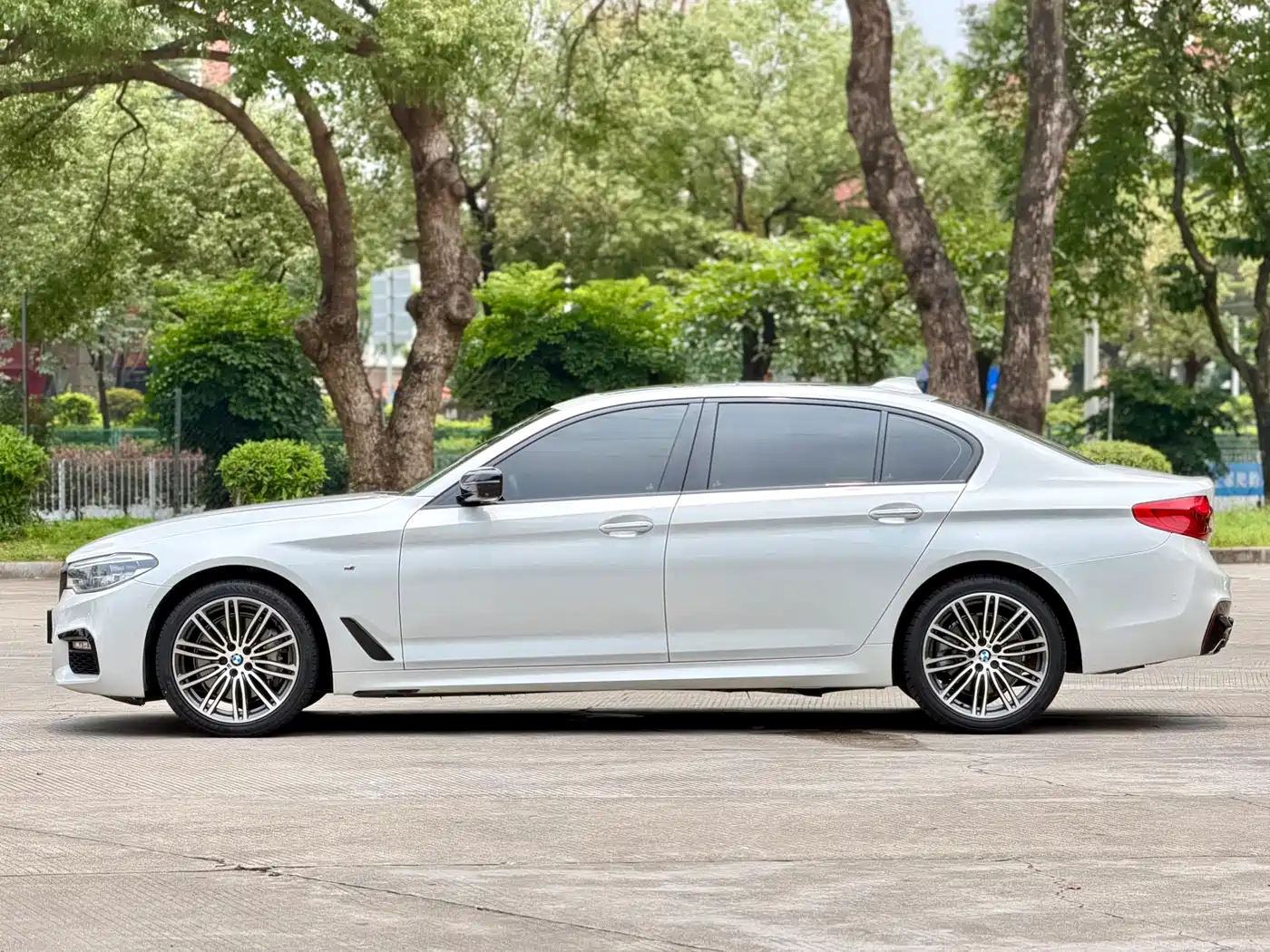 BMW 5 Series 2018 Facelift 530Li Exclusive M Sport Package фото 4