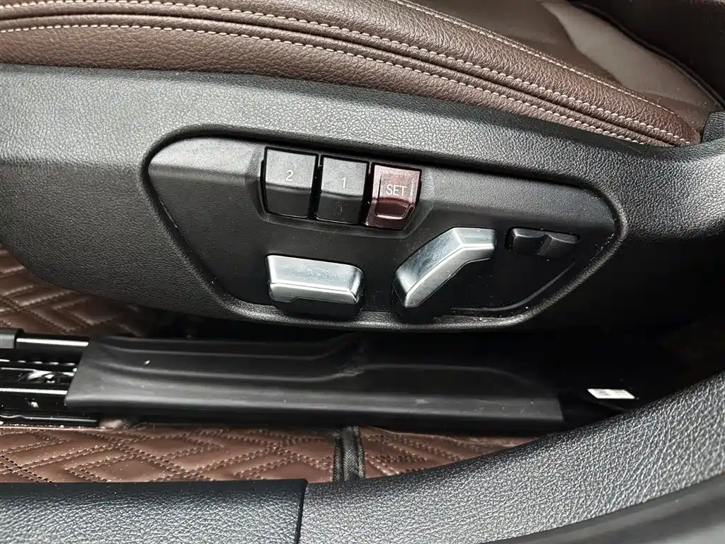 BMW 1 Series 2022 120i M Sport Shadow Edition фото 17
