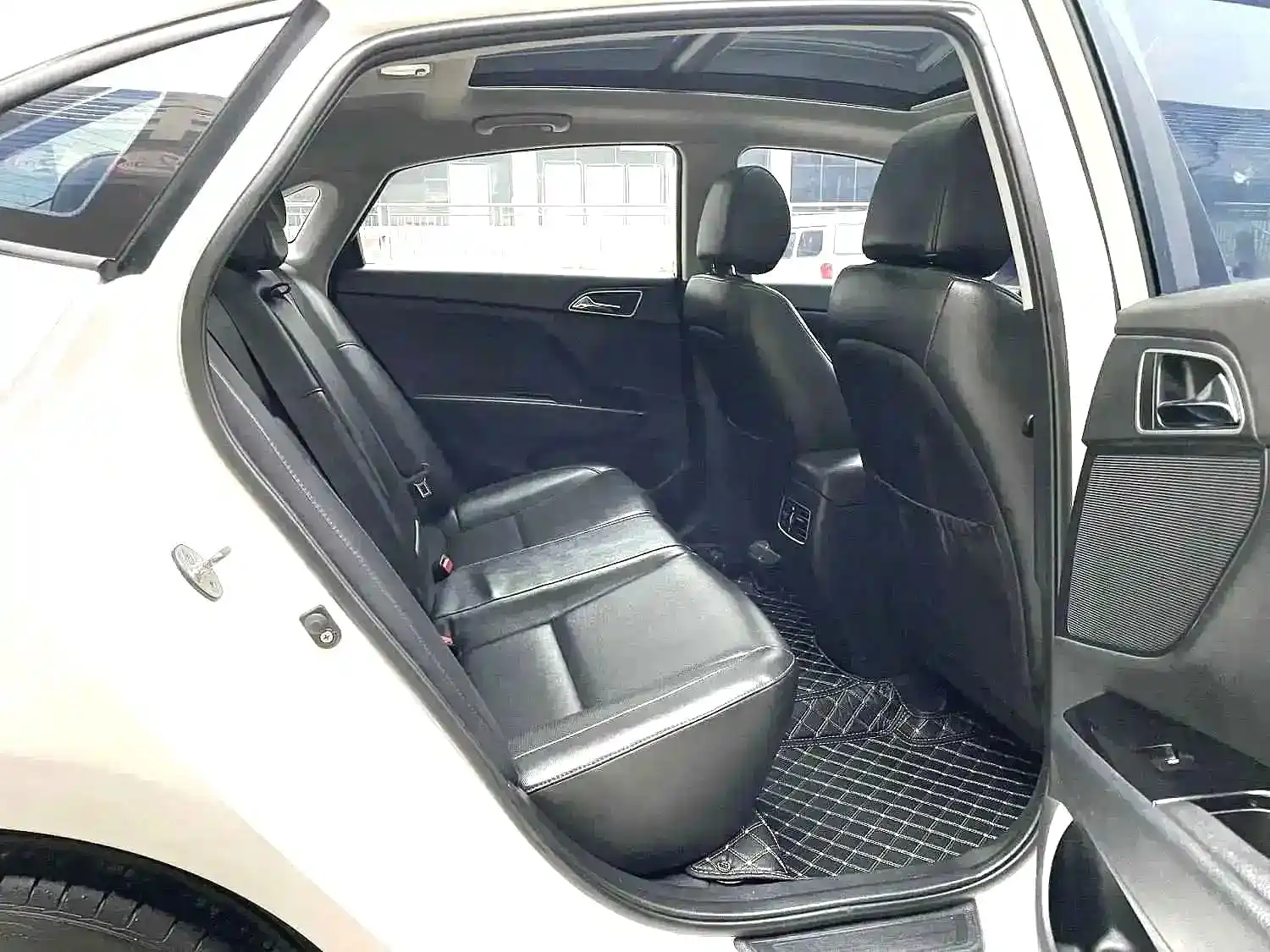 Photo 11 - Hyundai Mistra