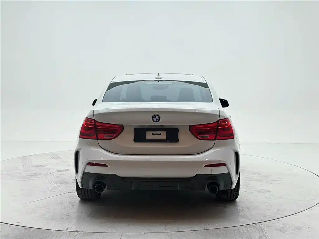BMW 1 Series 2022 120i M Sport Shadow Edition фото 5
