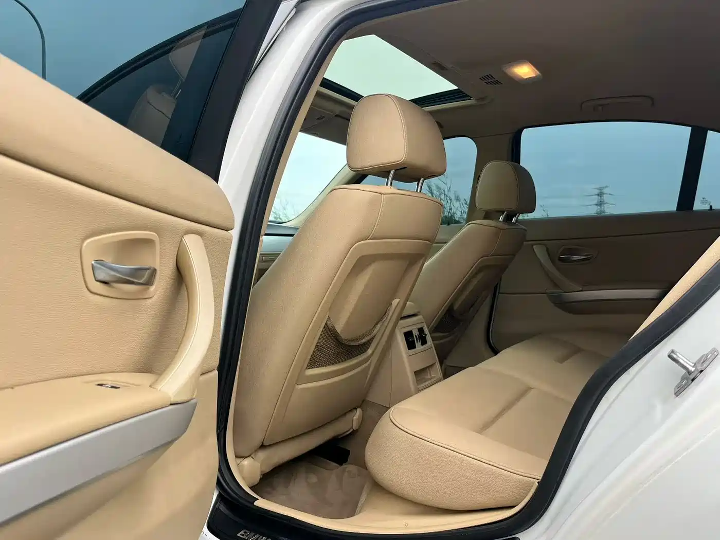 BMW 3 Series 2011 318i Leading фото 6