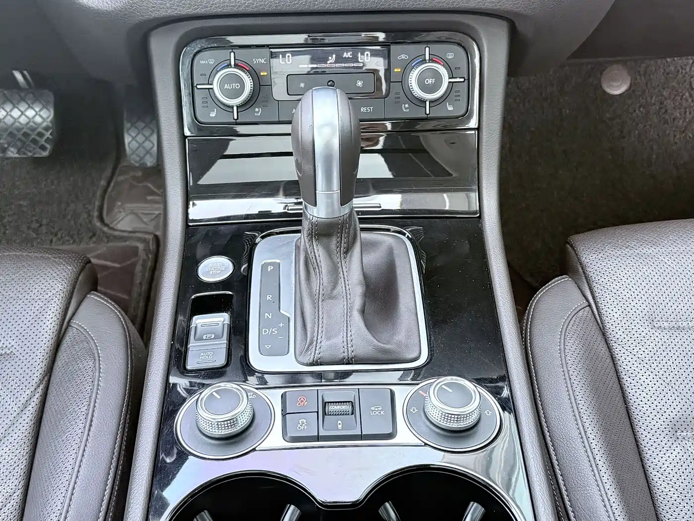 Volkswagen Touareg 2017 3.0TSI Explorer Edition фото 16