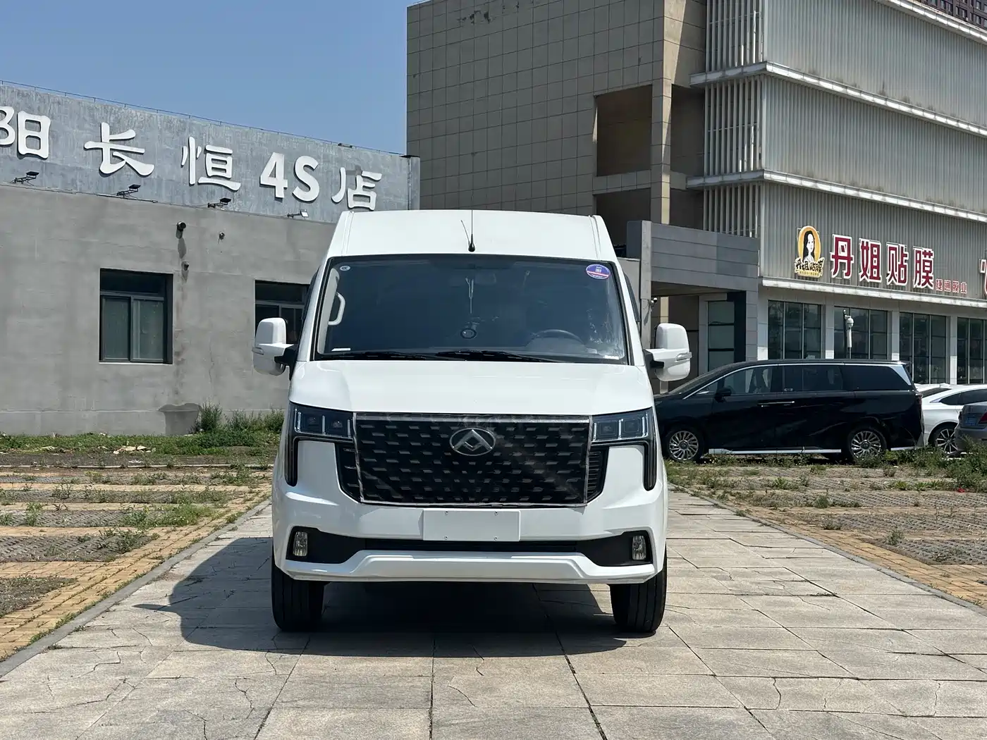SAIC Maxus Xintu V80 2025 PRO Aoyun 2.0T Manual Short Wheelbase Medium Roof 5/6-Seater фото 2