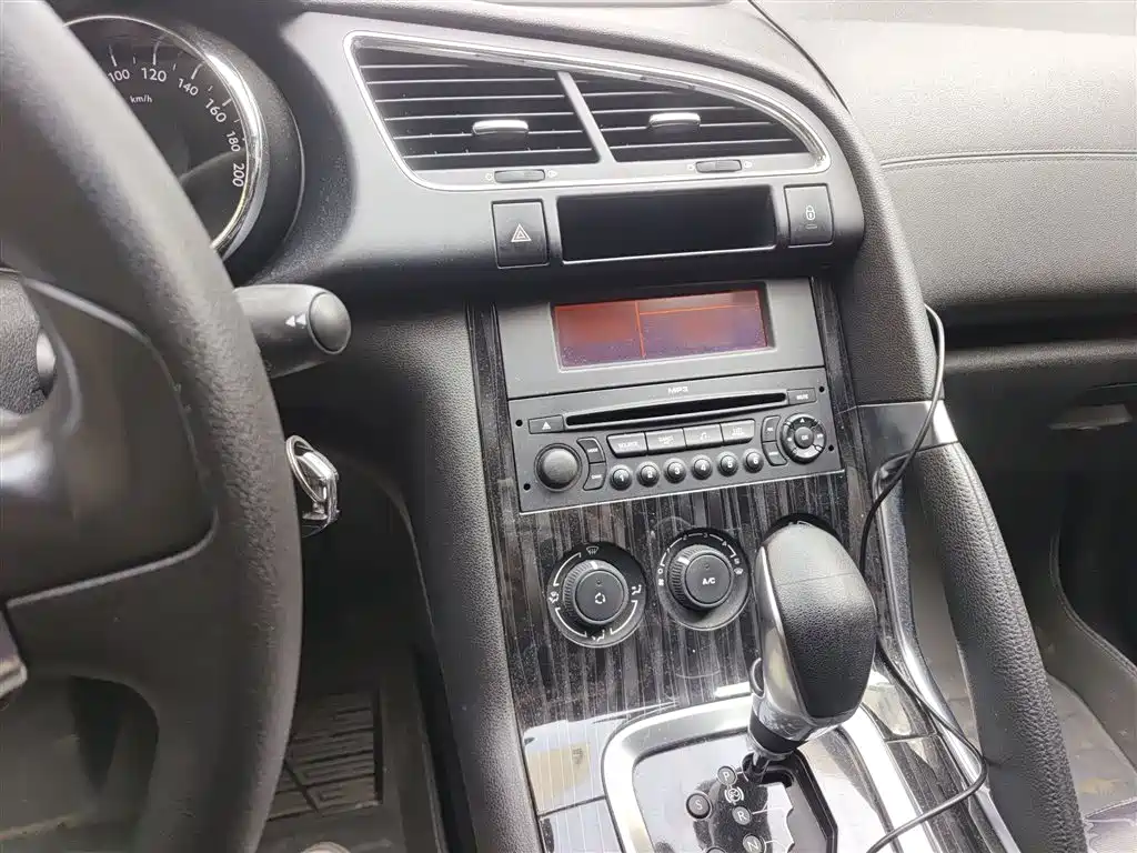 Peugeot 3008 2015 2.0L Automatic Classic Edition фото 6
