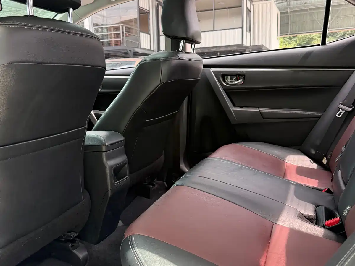 Toyota Corolla 2018 Hybrid 1.8L E-CVT Smart Edition фото 5