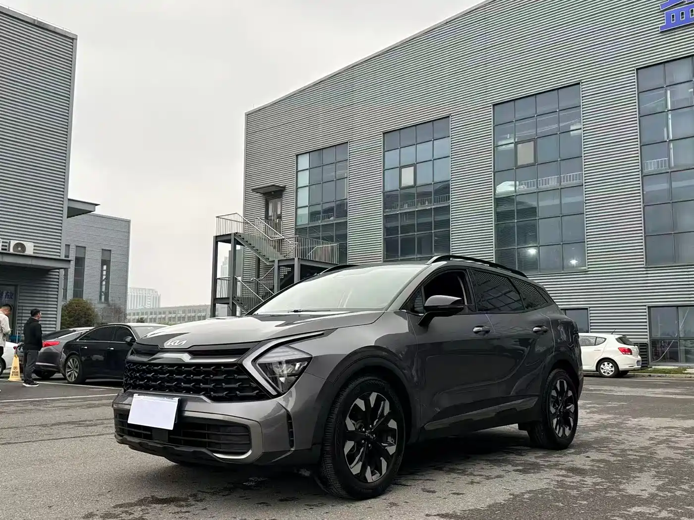 KIA LION PLATINUM EXPANDS THE WORLD