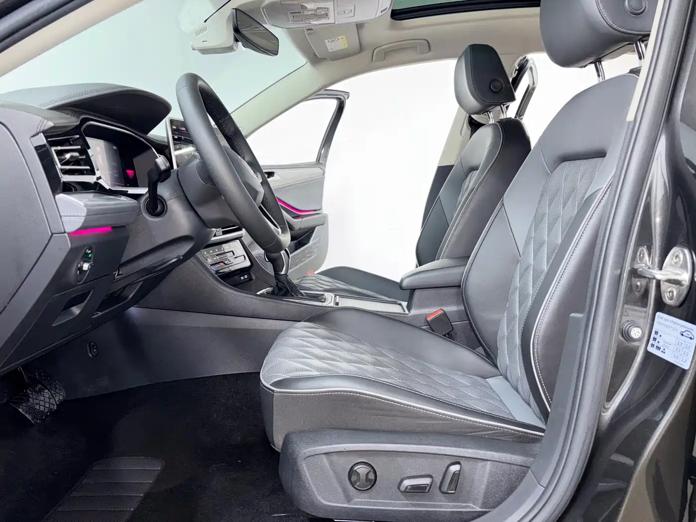 Volkswagen Sagitar 2023 Model Year 280TSI DSG Surpass Edition фото 7