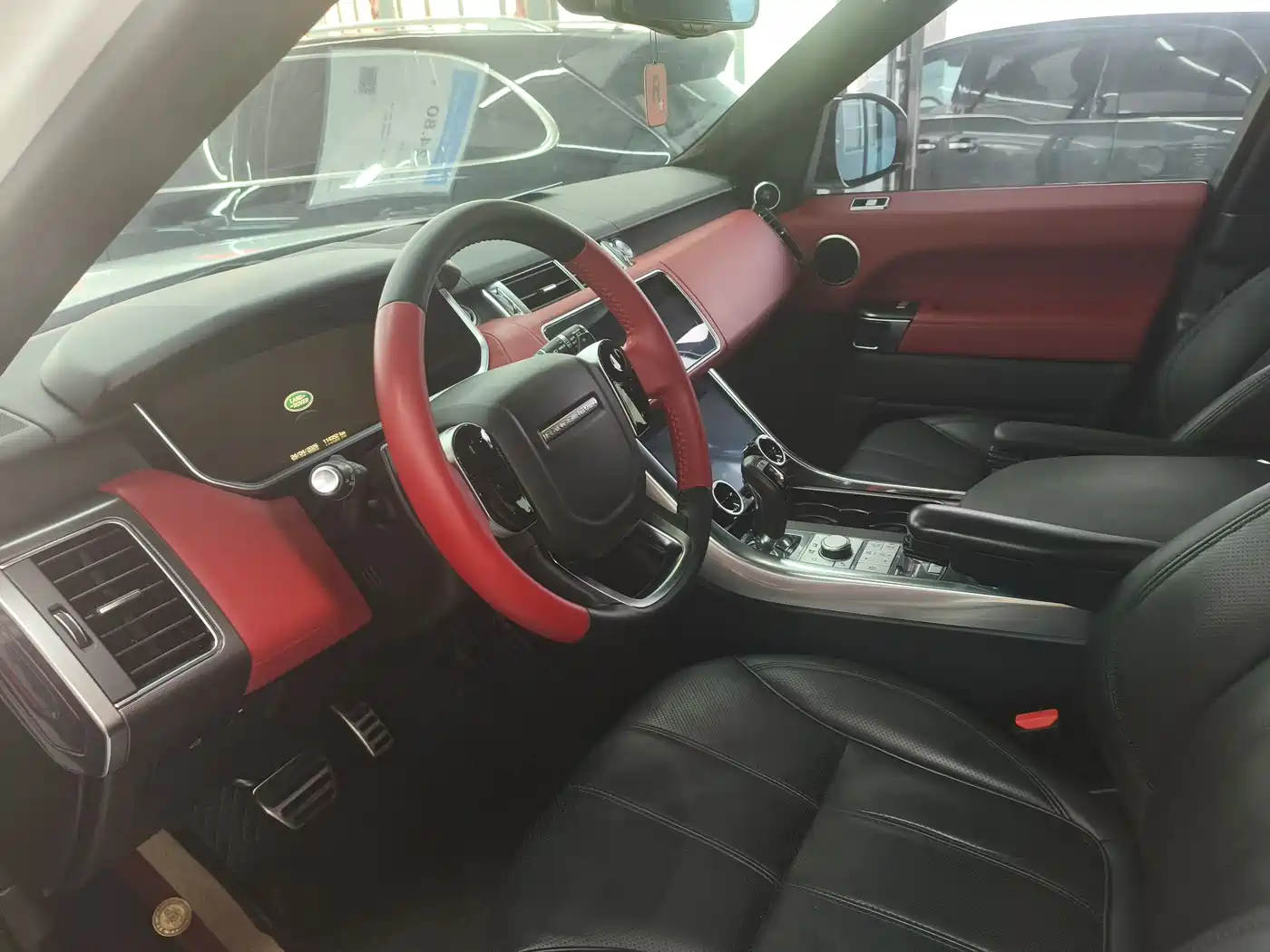 Land Rover Range Rover Sport 2015 3.0 SDV6 HSE фото 12